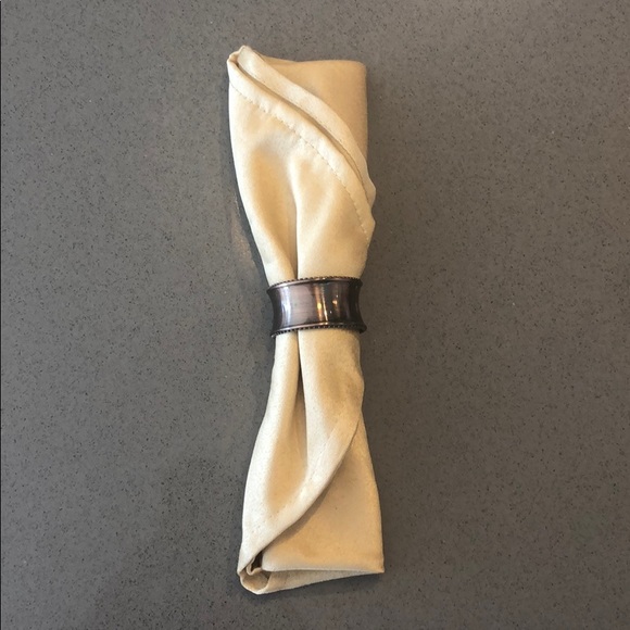 Napkin w/ring - Picture 1 of 2
